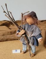 Schwarzenberger Krippenfiguren Kind/Knab mit Steckli 13cm N9