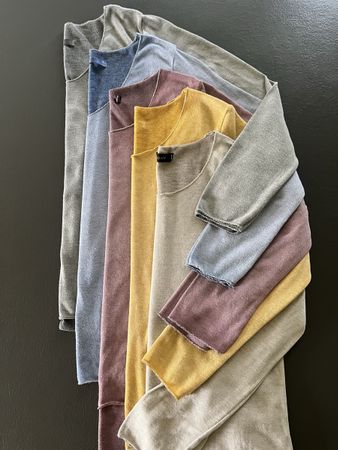 fünf leichte Pullover