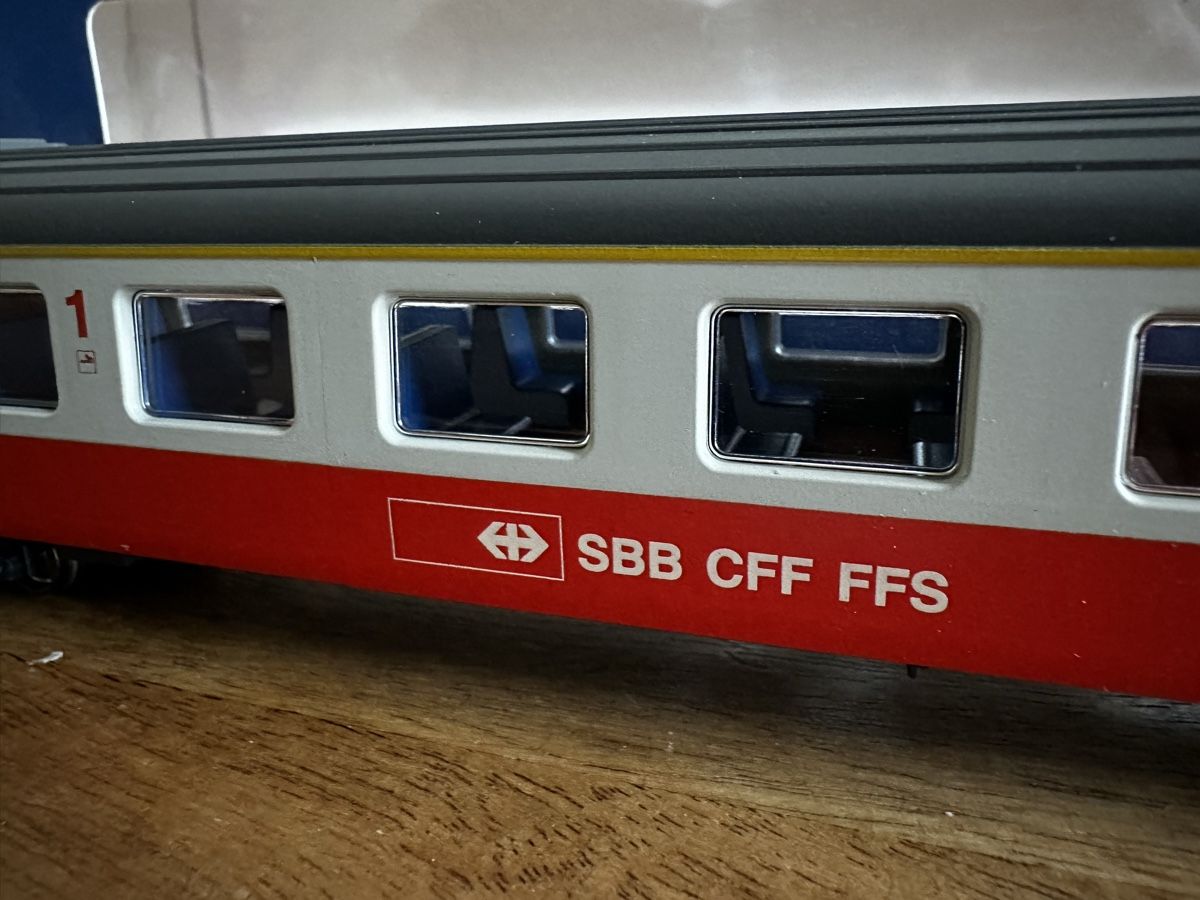 Liliput Modelleisenbahnen: Liliput SBB Swiss Express EW III A – Gebraucht aus Sissach von  2
