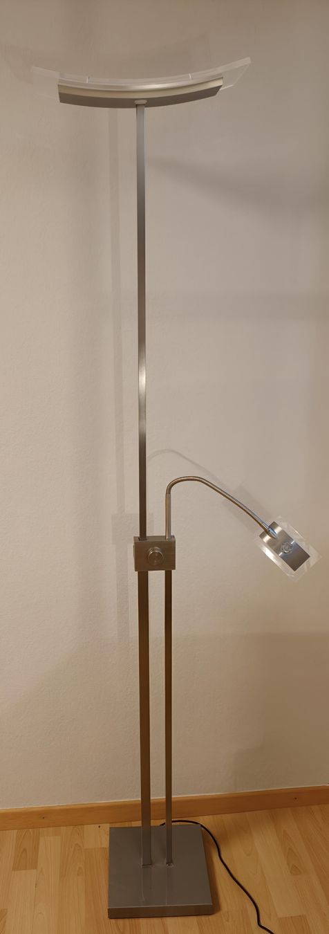 Lampes: Led Stehlampe mit Leselampe – D'occasion à Elgg par AlexanderH2002 2