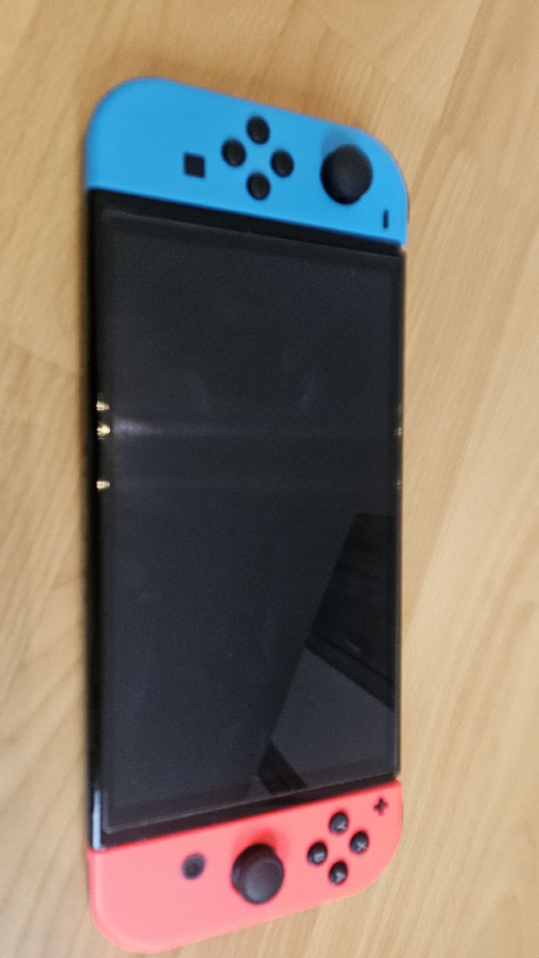 Nintendo Console: Nintendo Switch OLED + Zubehör + Extra Controller – Wie Neu – Nuovo (secondo la descrizione) da Oberuzwil venduto da sal_wgx5 1