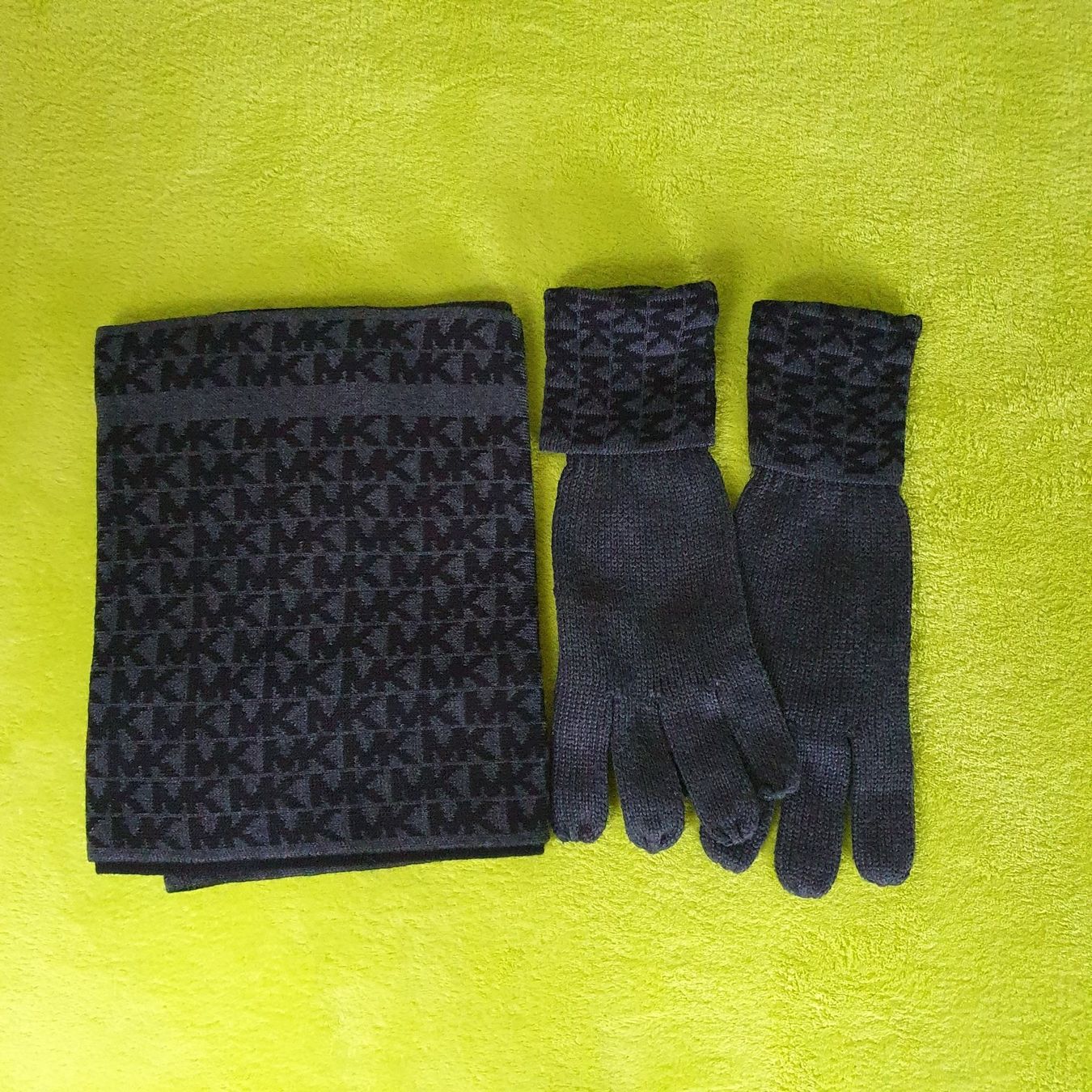 Lotti di vestiti: Michael Kors Schal und Handschuhe Set – Nuovo (secondo la descrizione) da Winterberg ZH venduto da Gemini63 1