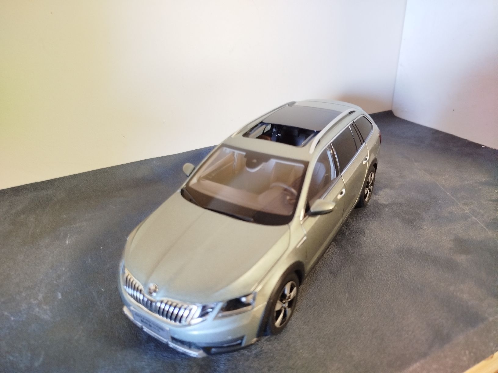 Skoda Modellini d'auto: Modèle réduit 1/180Skoda Octavia Combi  – Nuovo e nell'imballaggio originale da Neuchâtel venduto da lyd_67kk 5