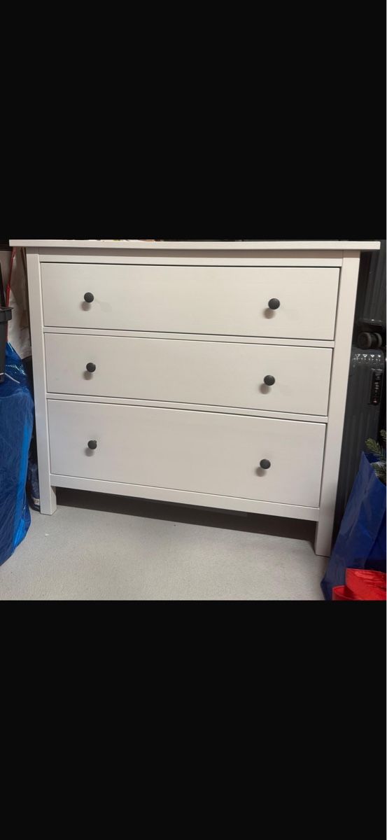 Cassettiere: Hemnes Kommode – Usato da Holderbank AG venduto da mic_vm2j