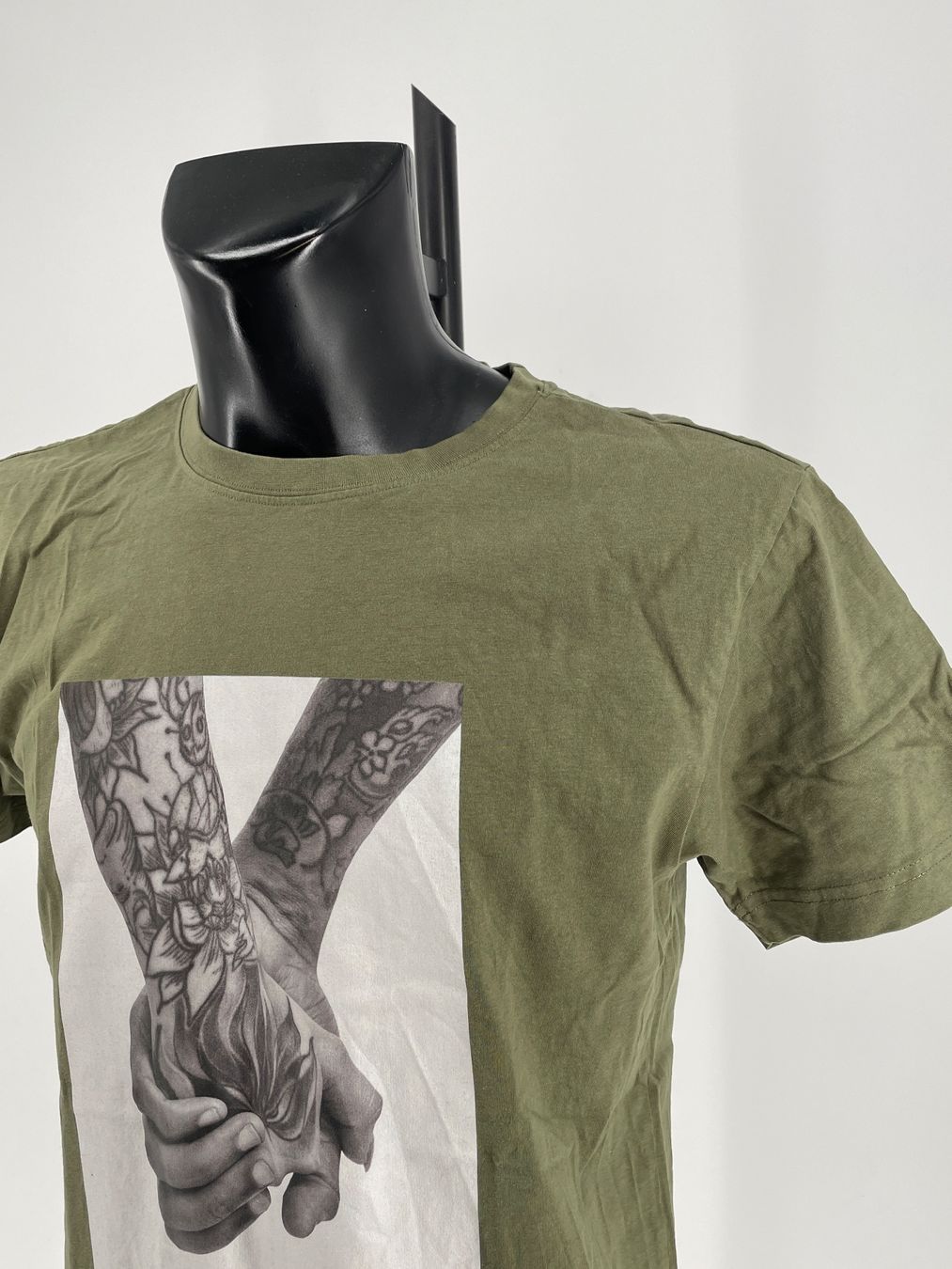 T-Shirts: Shirt Gr. M von Mister tee – Gebraucht aus Auenstein von moin. 1