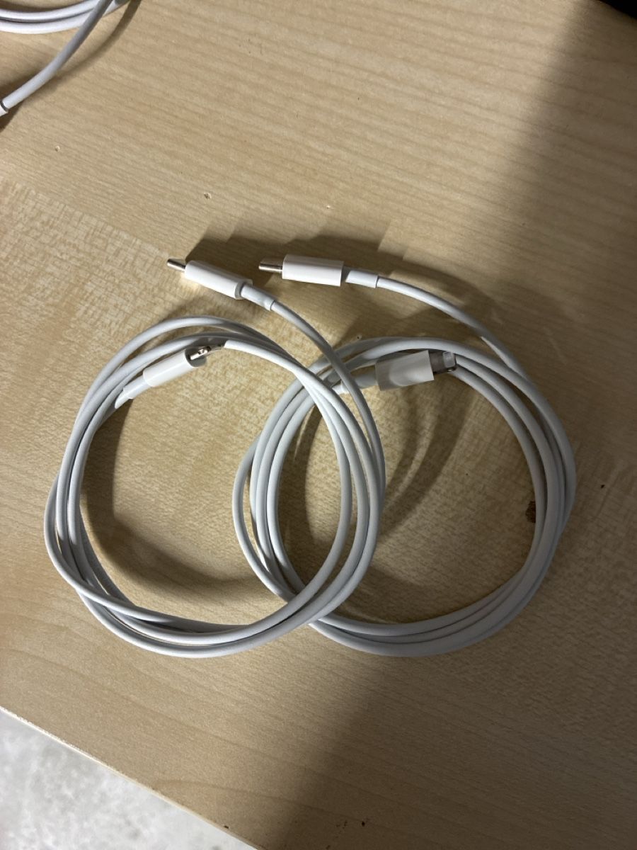 Apple Câbles: Apple Ladekabel Set Lightning – D'occasion à Reinach BL par cel_6vz5 1