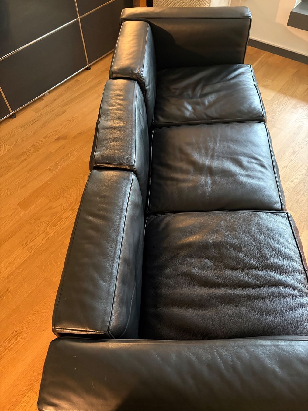 Cassina Sofas: Cassina LC2 Leder Sofa, 3-Sitzer, Schwarz – Gebraucht aus Zürich von weser 1