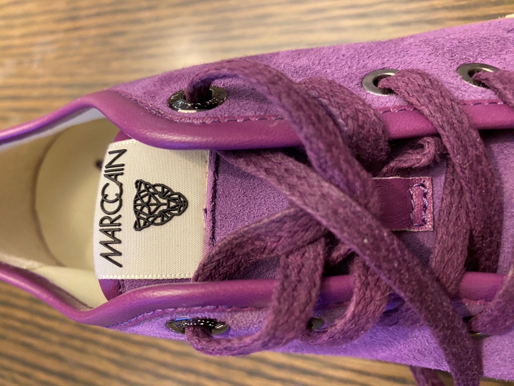 Marc Cain Scarpe da donna: Marc cain Sneaker Velours leder 37 – Nuovo e nell'imballaggio originale da Volketswil venduto da praxis12 2