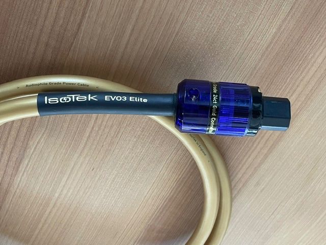 Isotek Kabel: HIGH-END ISOTEK EVO3 ELITE - NETZKABEL - 200 CM - CH-STECKER – Gebraucht aus Fahrwangen von Swirl2 1