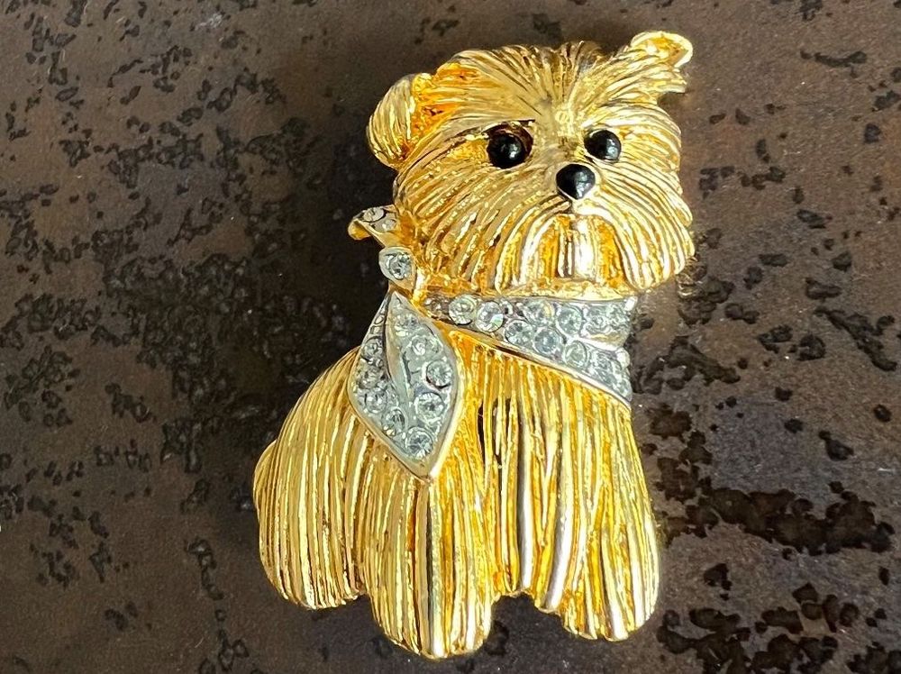 Une jolie broche en forme de pomme - Marie Claire
