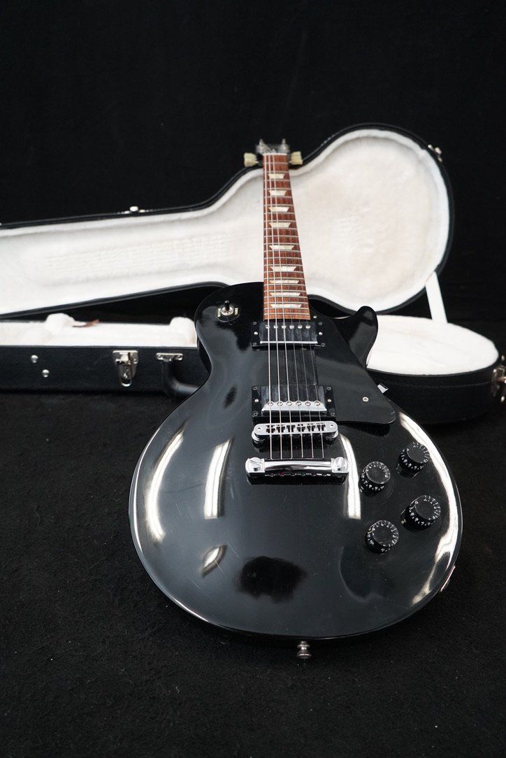 Gibson Strumenti musicali: Gibson Les Paul Studio Ebony 2008 Electric Guitar – Usato da Ortschwaben venduto da Musictrade 1