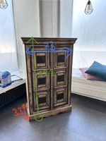 Schrank aus Massivholz