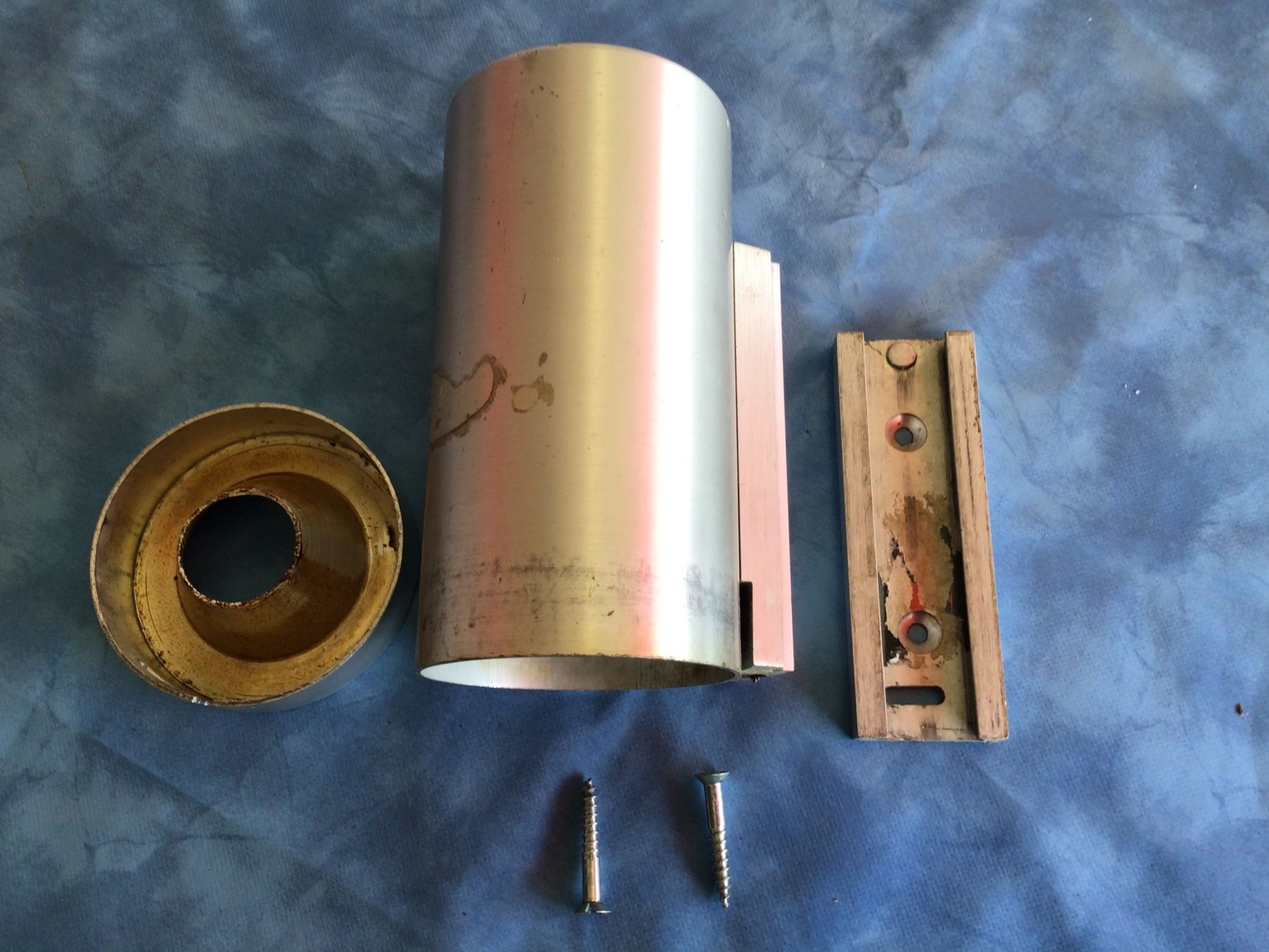 Portacenere: Wandaschenbecher Aluminium abschliessbar – Usato da Brugg AG venduto da Rutenzug 2