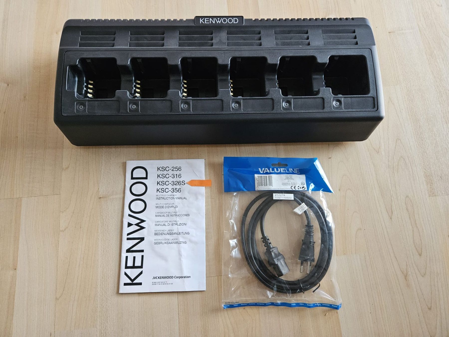 Ladegeräte: Kenwood Mehrfach Lader – Gebraucht aus Flüelen von ANZAFL