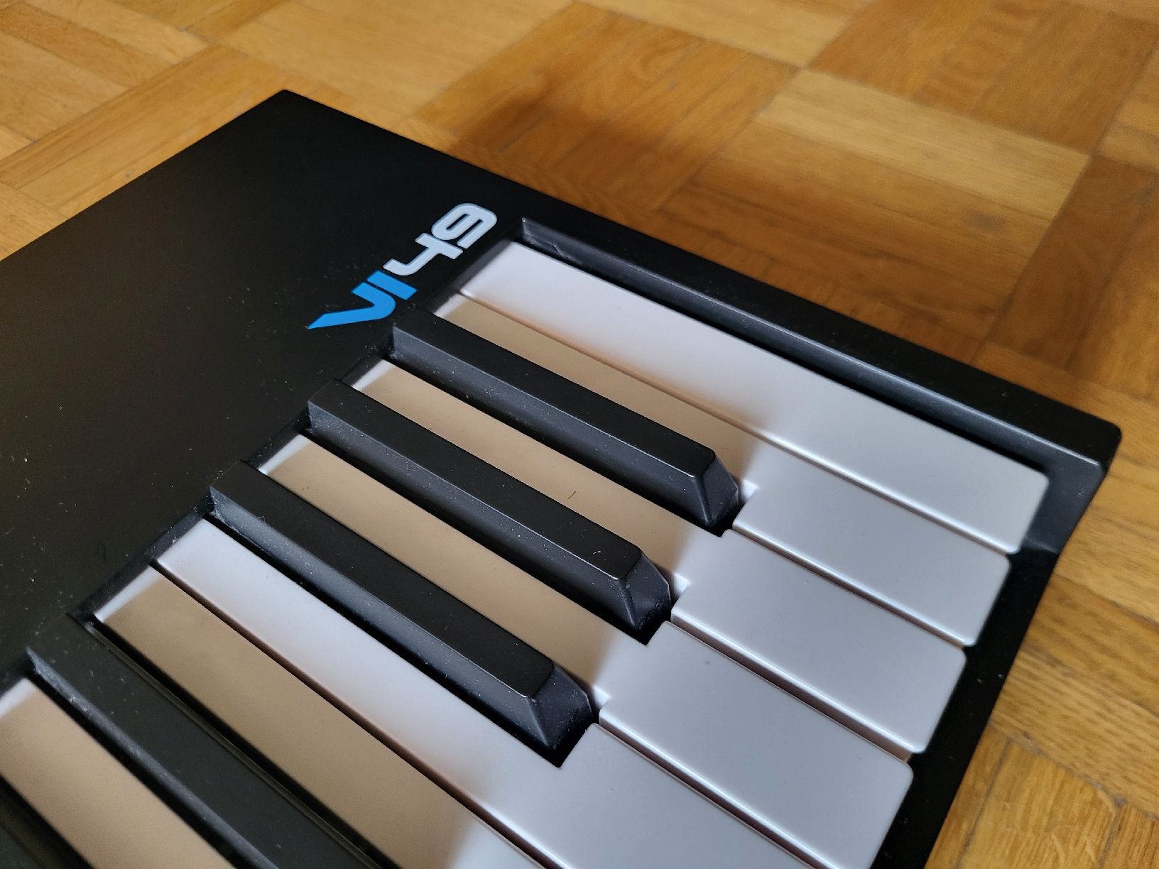 Alesis Strumenti musicali: Alesis V49 MIDI Keyboard – Usato da Bülach venduto da svjato 1