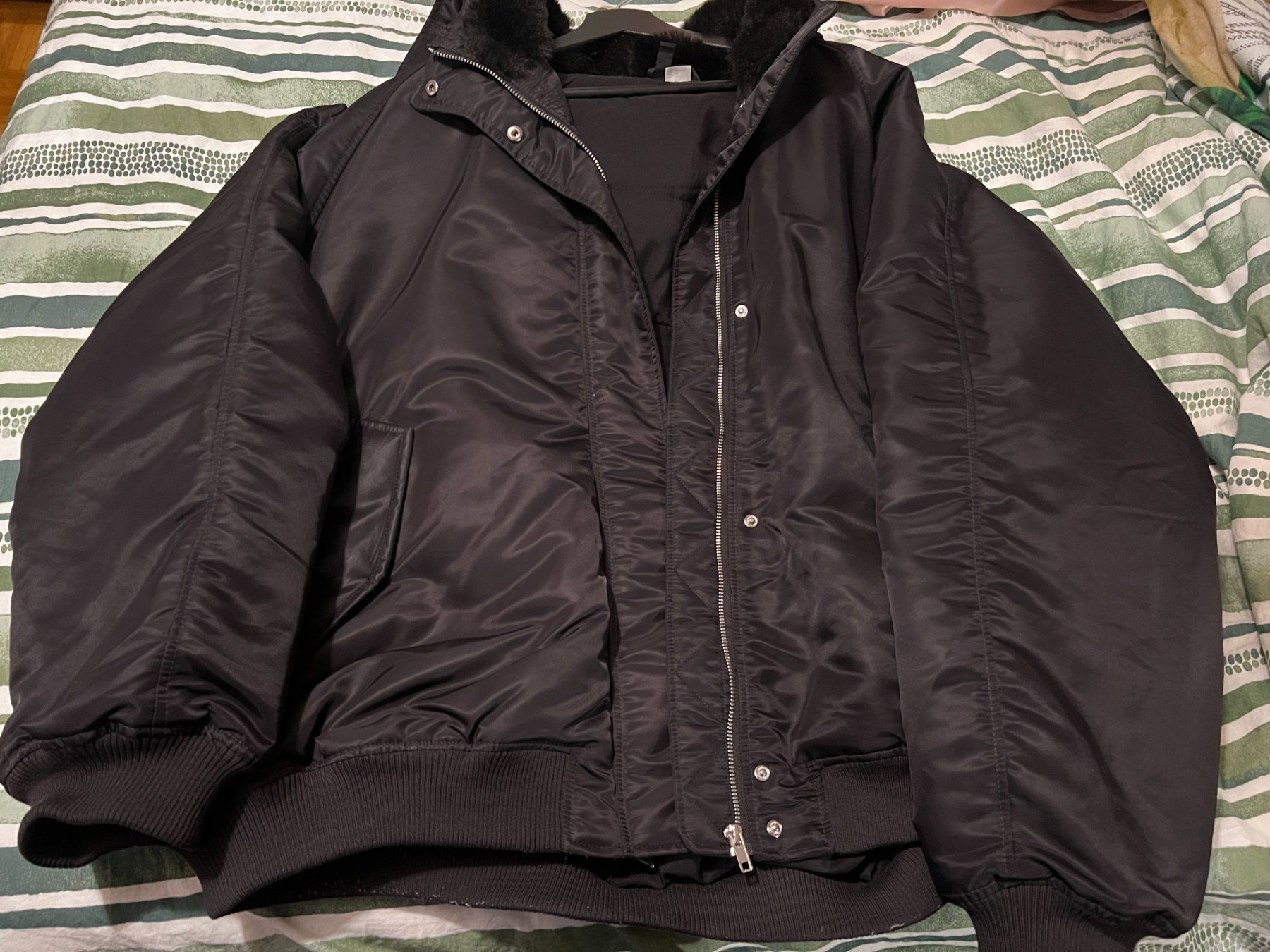 H&M Giacche: Bomber Matelassé Oversize H&M XL – Usato da Monthey venduto da Black-Cockatoo 4