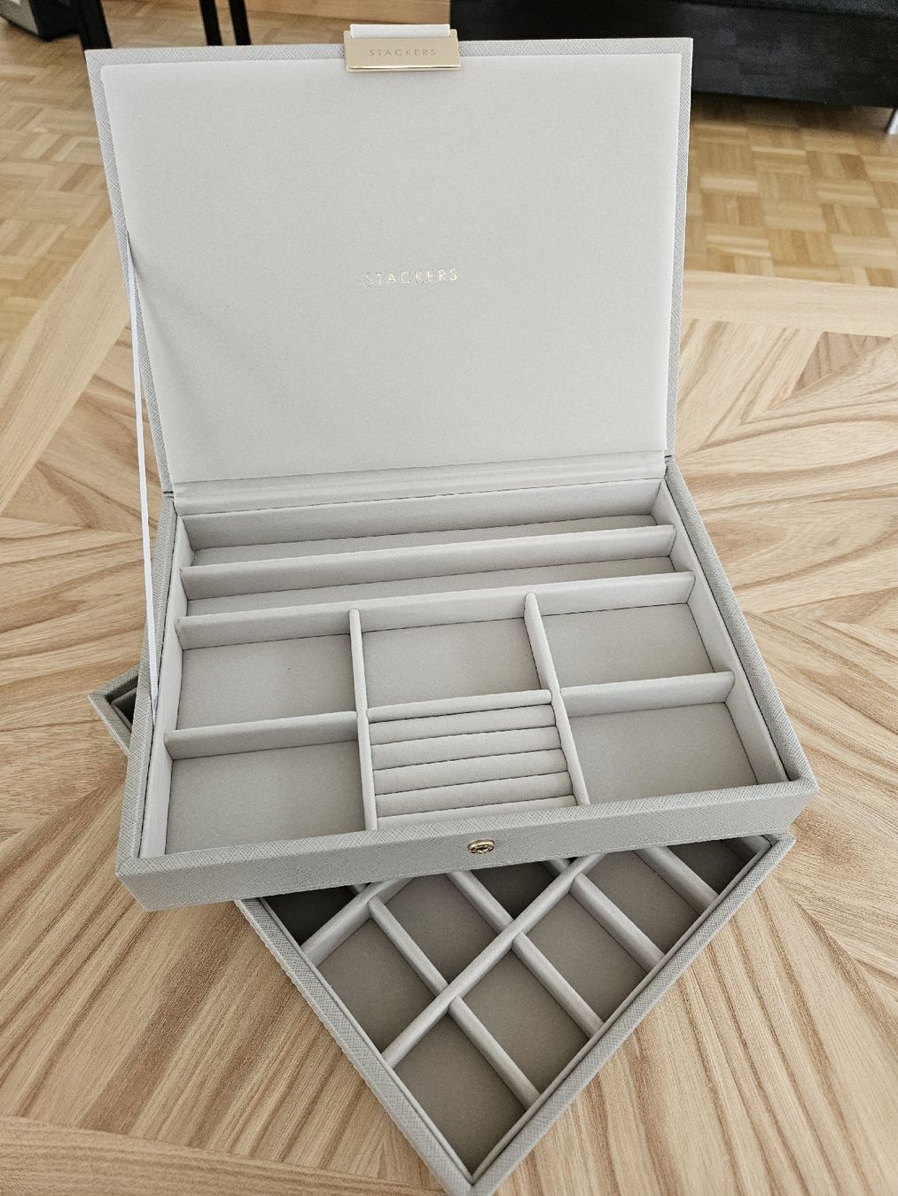 Portagioie: STACKERS Schmuckkasten Grau, NEU – Nuovo e nell'imballaggio originale da St. Gallen venduto da timea2308