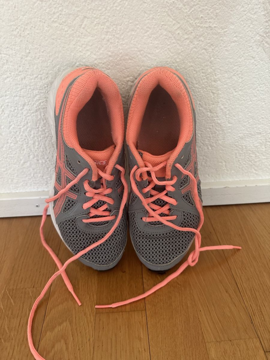 Asics Scarpe per ragazze: Asics Laufschuhe Gr. 37 – Usato da Ostermundigen venduto da Clood