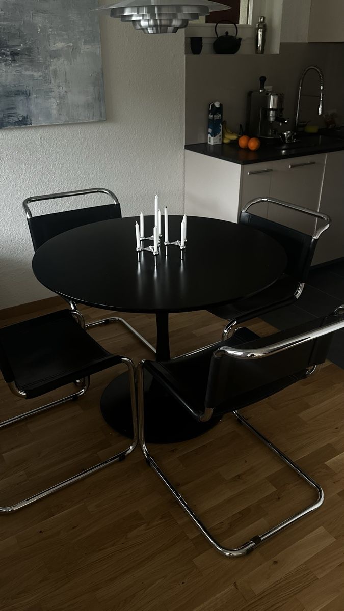 Sedie: 4 Freischwinger Stühle in schwarz – Usato da Adliswil venduto da mar_rhy7 2