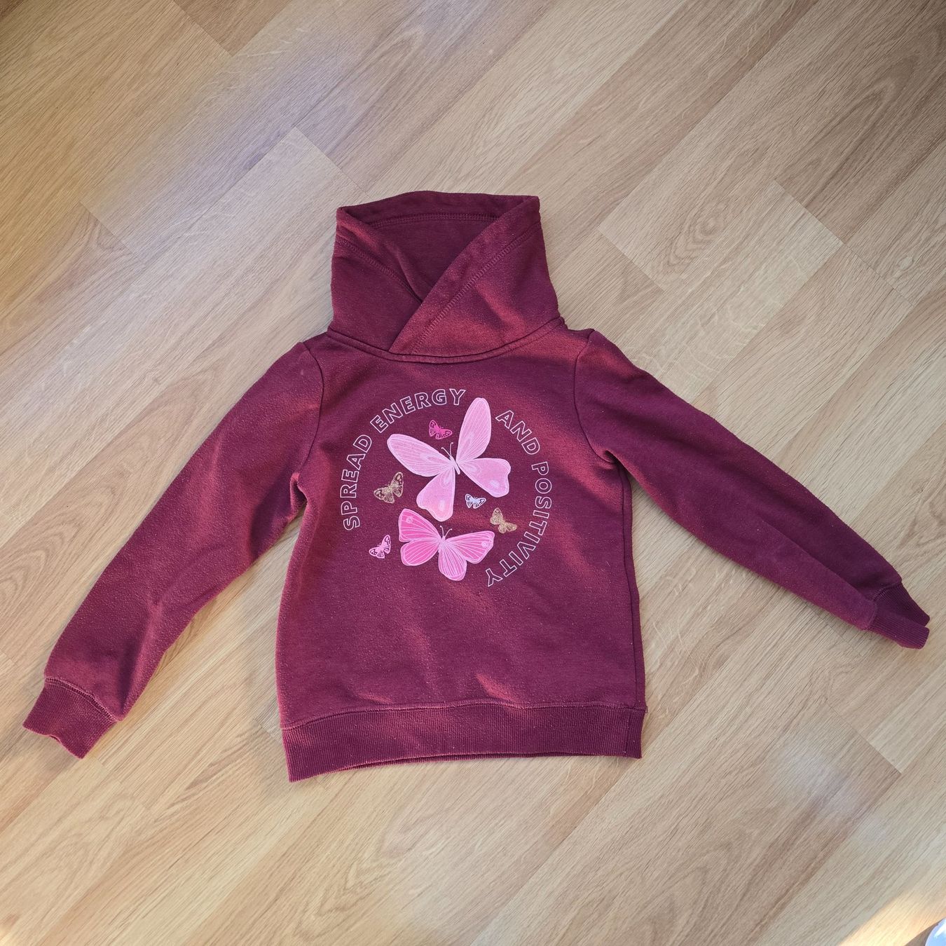 Maglioni & Felpe: Mädchen Pulli, Gr. 122/128, bordeaux, Schmetterling – Usato da Büttikon AG venduto da Amineah