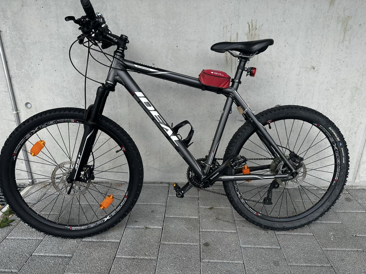 Velos: Offroad Velo mit Helm – Gebraucht aus Rorschacherberg von LuksPCs
