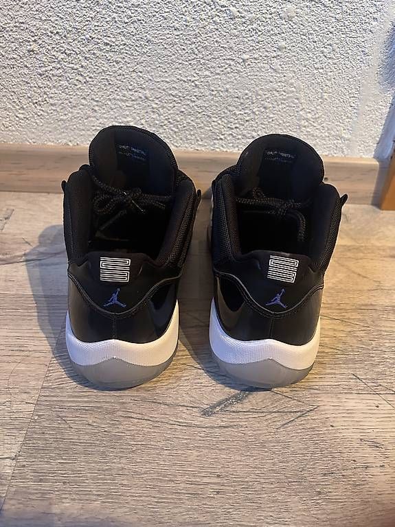 Scarpe da uomo: Air Jordan 11 Retro Low – Usato da Studen BE venduto da ram_27zy 2