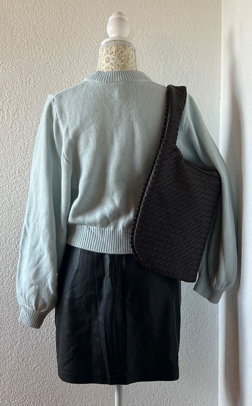 H&M Pullover & Sweatshirts: H&M Light blue sweater with white daisy embroidery – Neu (gemäss Beschreibung) aus Otelfingen von houseofstae 1