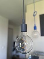 Lampe Suspension Muuto gris avec ampoule