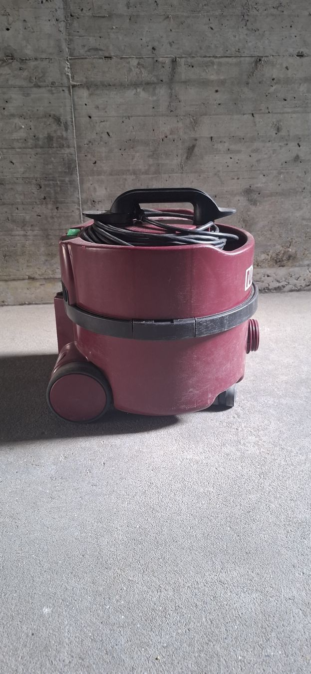Aspirapolveri & Accessori: Numatic NVP180-11 Staubsauger gebraucht – Usato da Steffisburg venduto da MelanieGerber 1