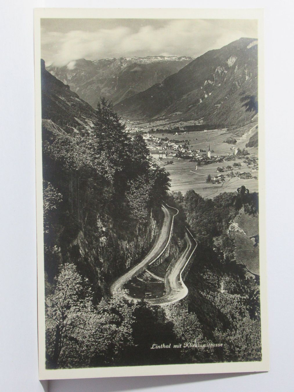 Ansichtskarten: Linthal mit Klausenstrasse , Kirche – Neu (gemäss Beschreibung) aus Grenchen von Bluemchen1900 1