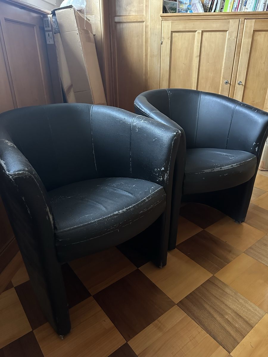 Divani: Black sofa (2pc set) – Difettoso da Blonay venduto da sae_6sgw