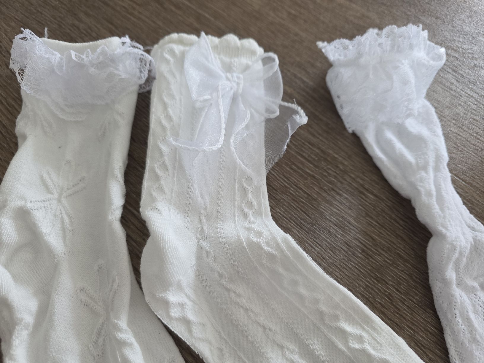 Kostüme: Süsses Dirndl-Set, Grösse M, Rosa inkl. Schuhe, Socken – Neu (gemäss Beschreibung) aus Düdingen von Girl 3