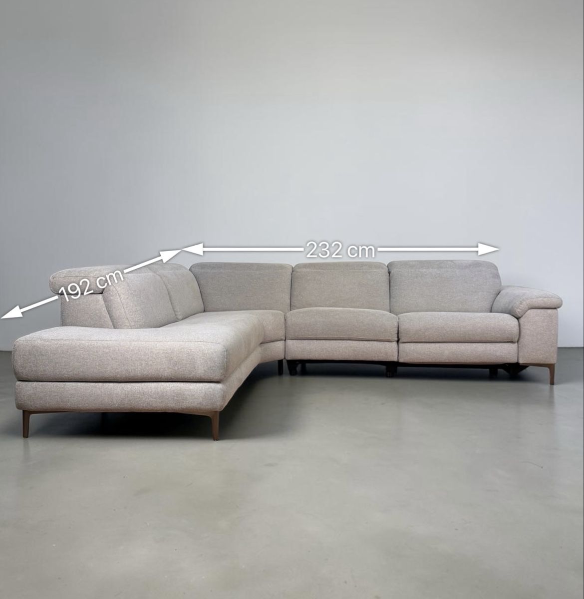 Sofas: Ecksofa aus hellgrauem Stoff mit elektrischer Relaxfunktion – Gebraucht aus Bachenbülach von Sofalab.swiss 9