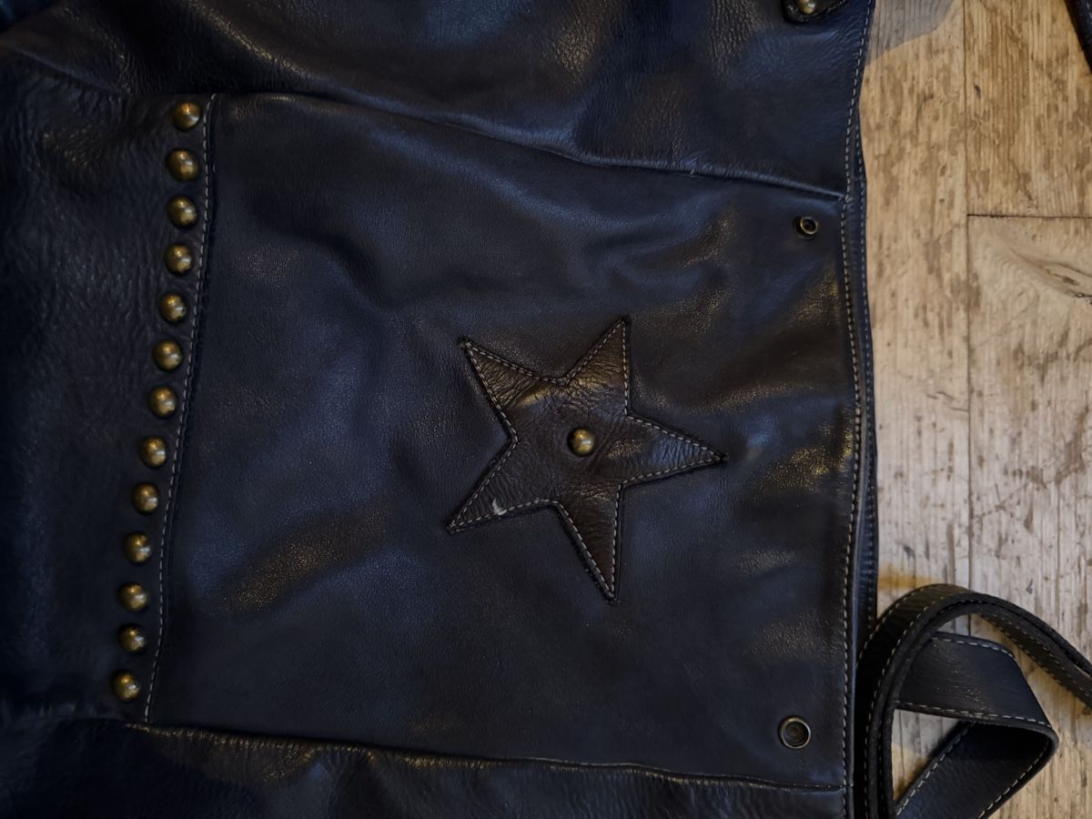 Borse da donna: Ledertasche mit Nieten und Sternen – Usato da Donat venduto da troja007 3