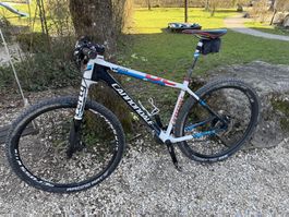 Cannondale F29 Mountainbike Hardtail gebraucht weiss/blau...