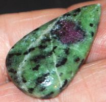 Cabochon L-9041 – Rubin Zoisit 28x16mm