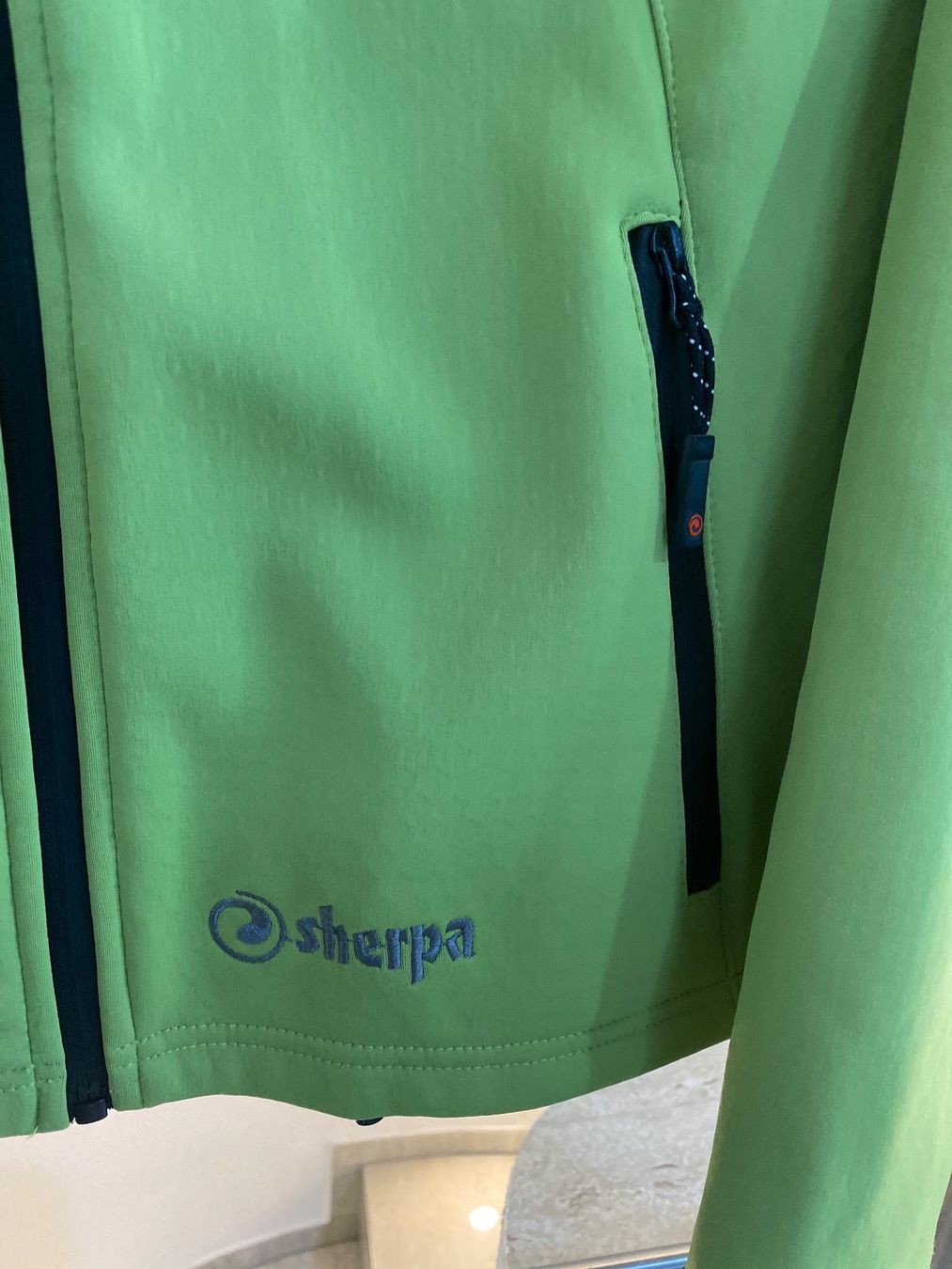 Sherpa Jacken: Sherpa Softshell Jacke / Frau L – Gebraucht aus Birrwil von Bendegriz 5