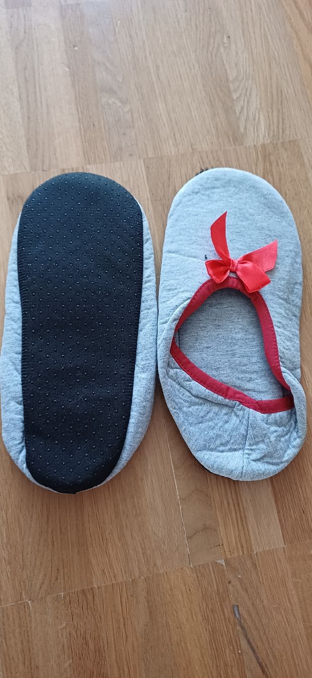 Scarpe da donna: Hausschuhe mit Schleife – Nuovo (secondo la descrizione) da Wittenbach venduto da nic_gvc6