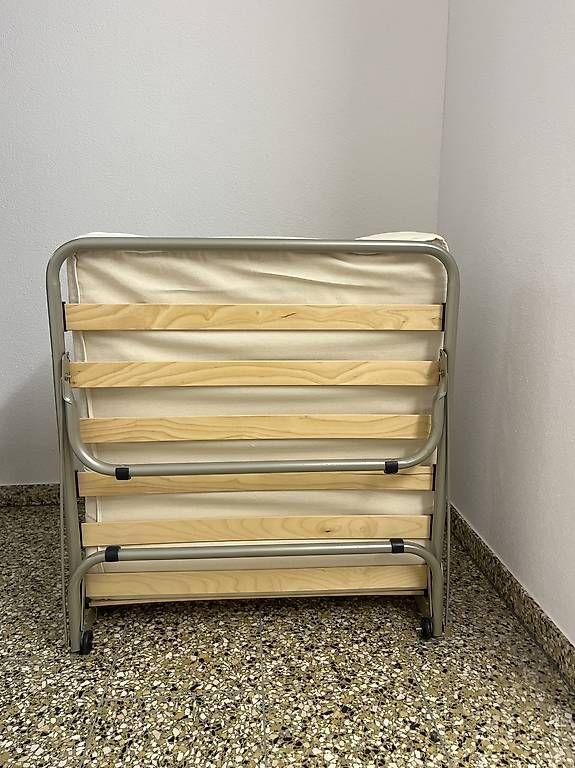 Chaises longues: Klappbett / Gästebett mit Matratze – D'occasion à zug par Daniil23