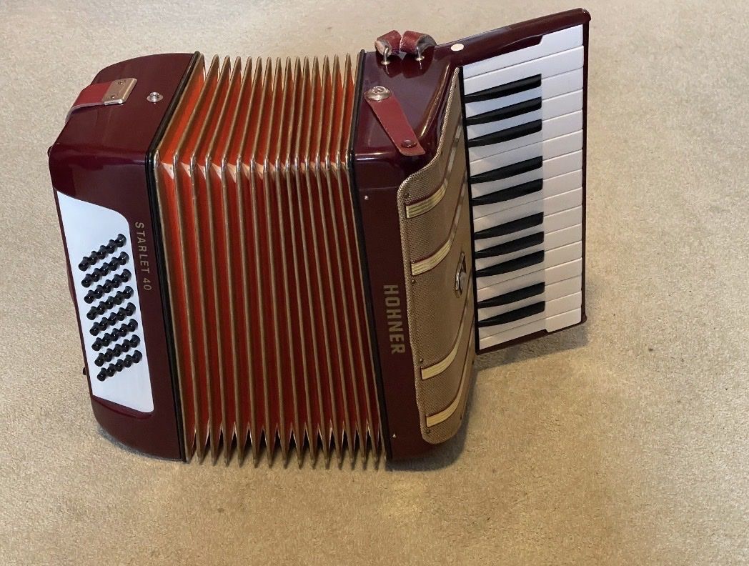 Hohner Musikinstrumente: Akkordeon Hohner Starlet 40 – Gebraucht aus Zürich von sampions 1
