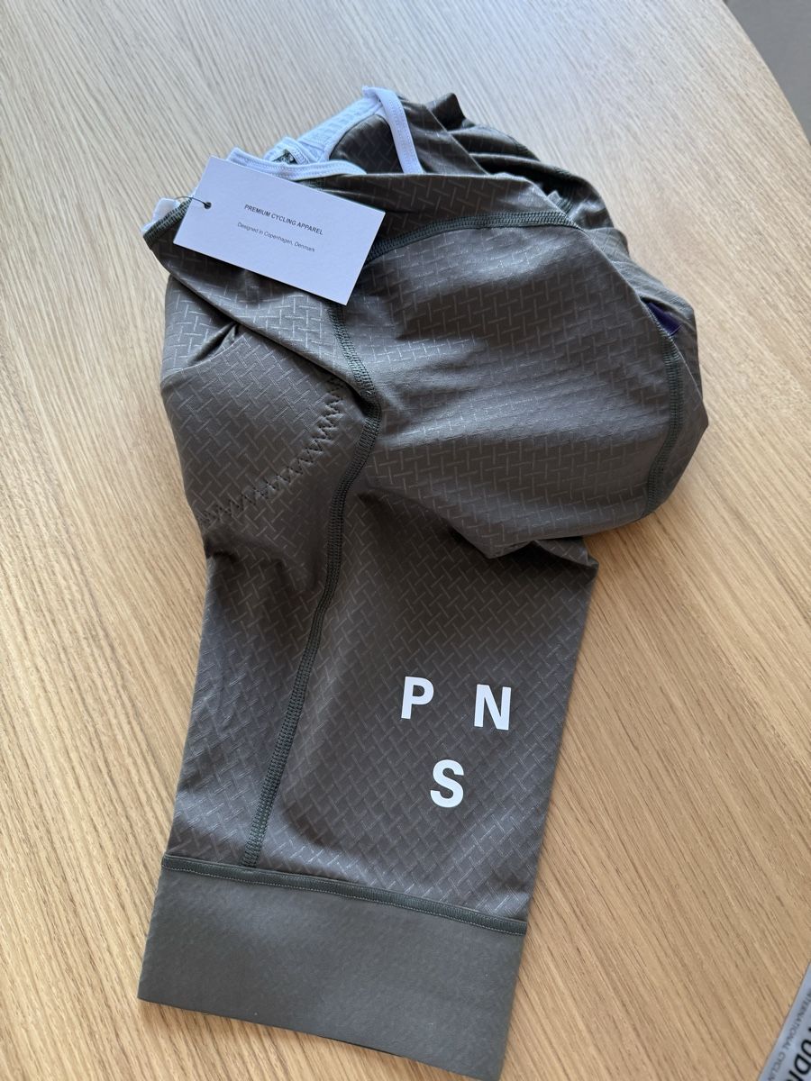 Pas Normal Studios Pantaloni: Pas normal Men's Mechanism Bibs cycling – Nuovo e nell'imballaggio originale da Uster venduto da Russicksrusso 3