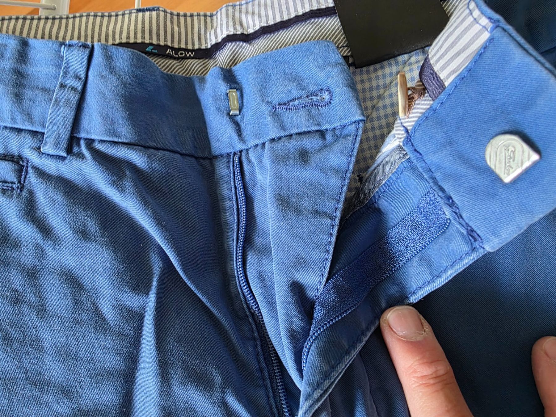Pantaloni: Hose, hellblau, Grösse 32/32 – Usato da Dietwil venduto da AIRFELDER 1