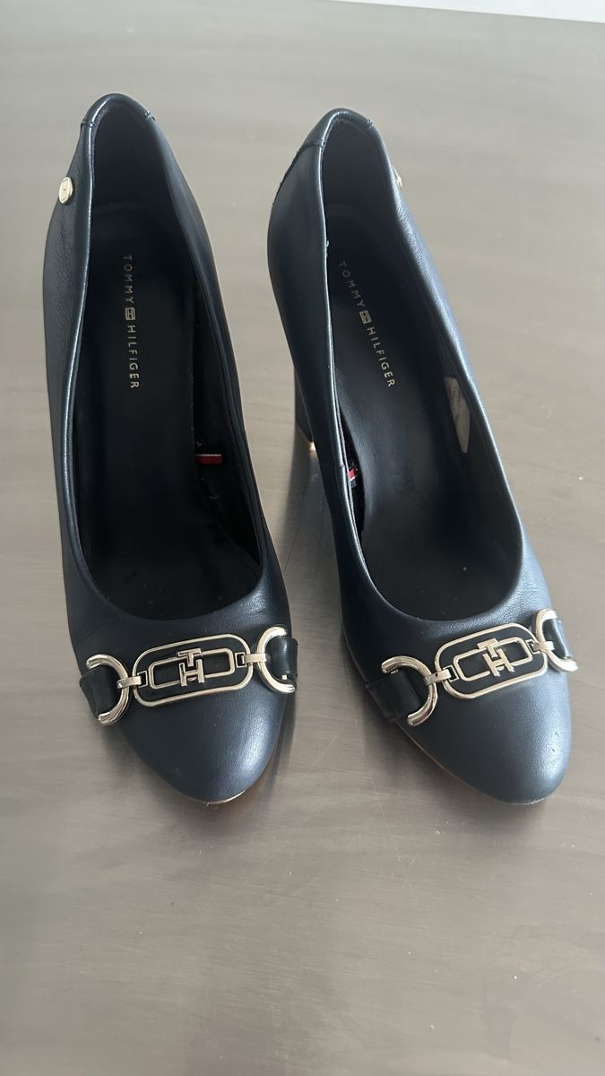 Tommy Hilfiger Damenschuhe: Dunkelblaue Tommy Hilfiger Pumps Gr. 38 – Gebraucht aus Zürich von zue_b7gf