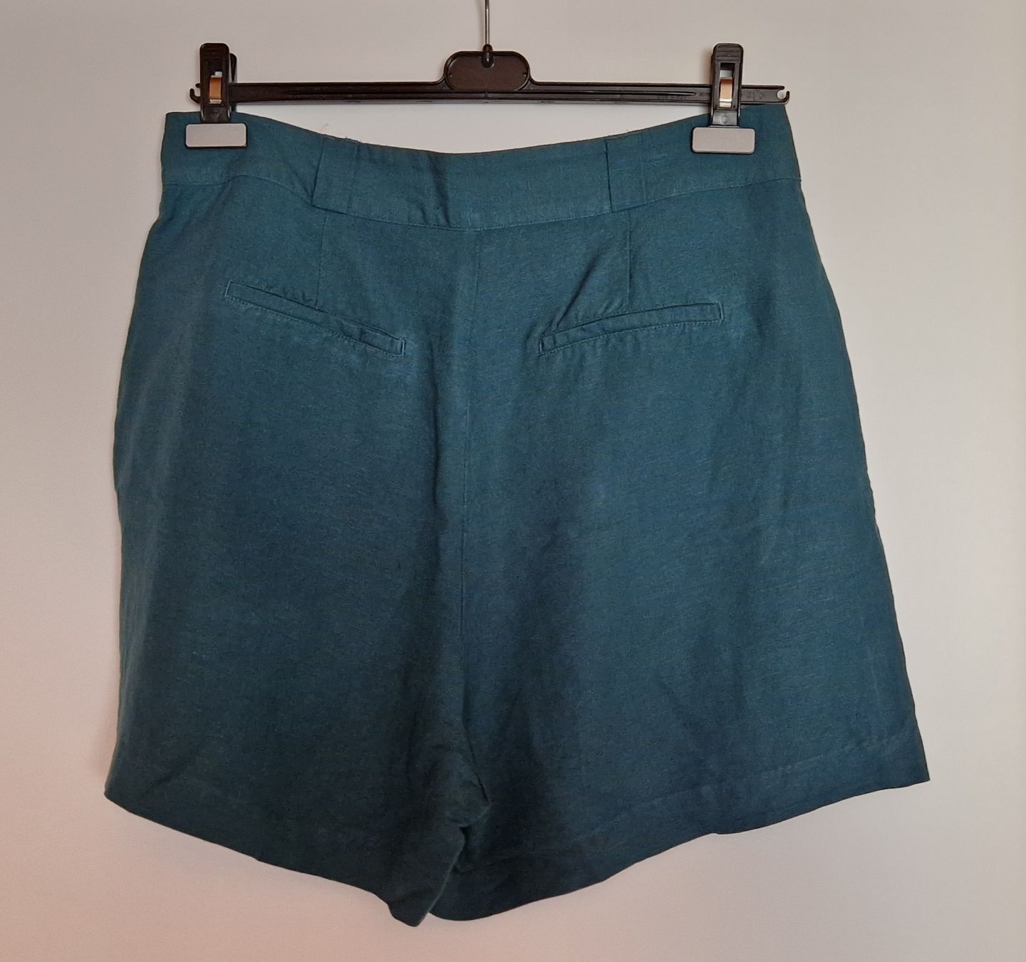 Manor Pantaloni: Shorts Leinenhose - Sommerhose Leinen - Gr. 44 - grün – Nuovo (secondo la descrizione) da Oberdorf BL venduto da Eselsohr21 2