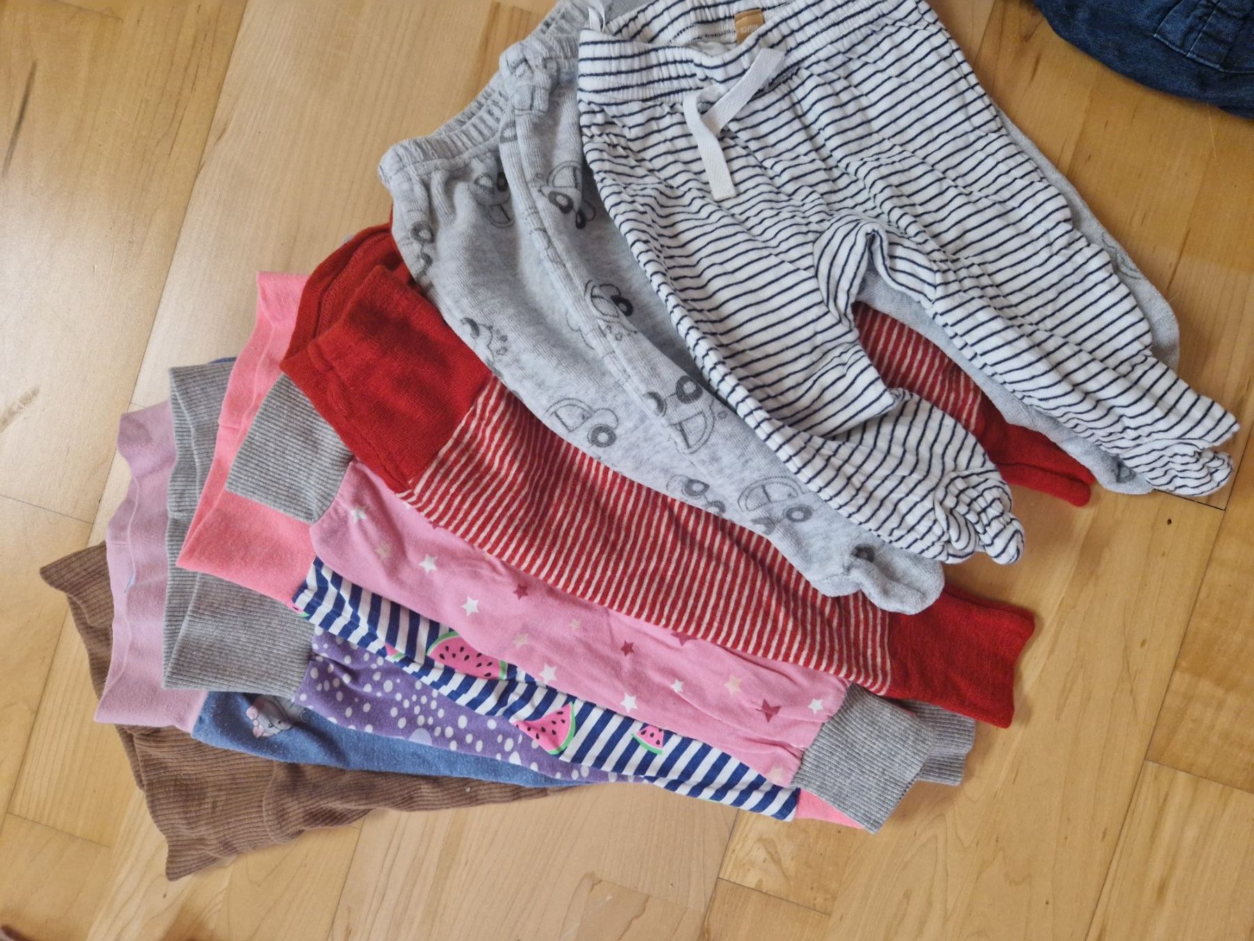 Lotti & Set di vestiti: KLEIDERPAKET MÄDCHEN GRÖSSE: 62-68 – Usato da Niederneunforn venduto da cigu87 2