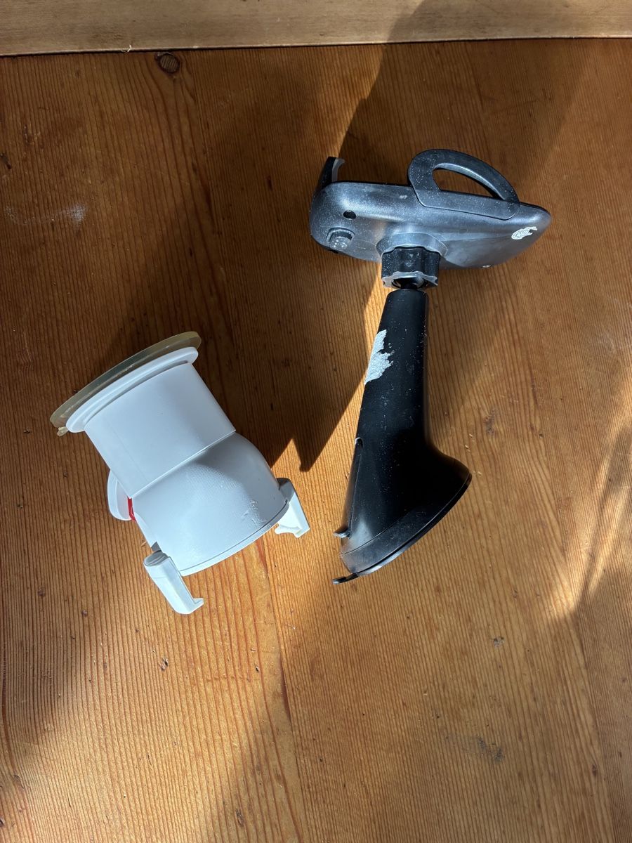 Staffe: 2x Universal Handyhalterung Auto fast neu – Usato da Urnäsch venduto da schneewittli.