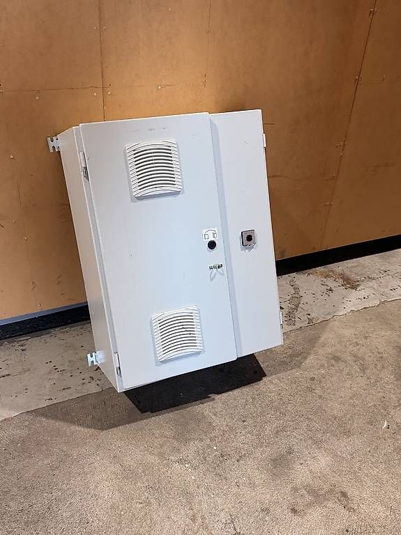 Alimentazione elettrica: Elektro Schaltschrank – Usato da Ufhusen venduto da E30is