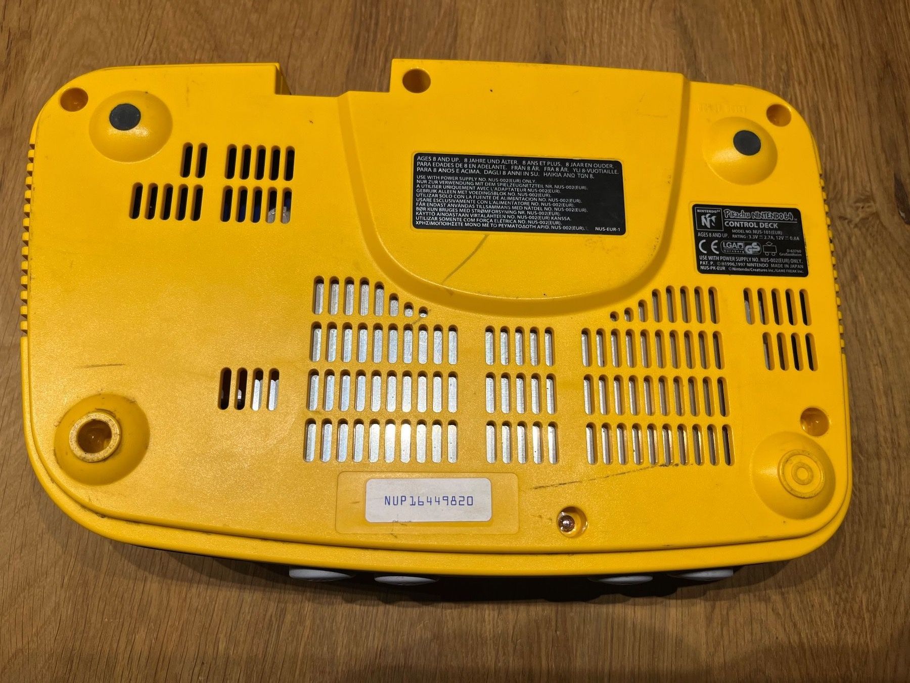 Nintendo Konsolen: Nintendo 64 Pikachu Special Edition + Controller N64 Pokemon – Gebraucht aus St. Gallen von  4