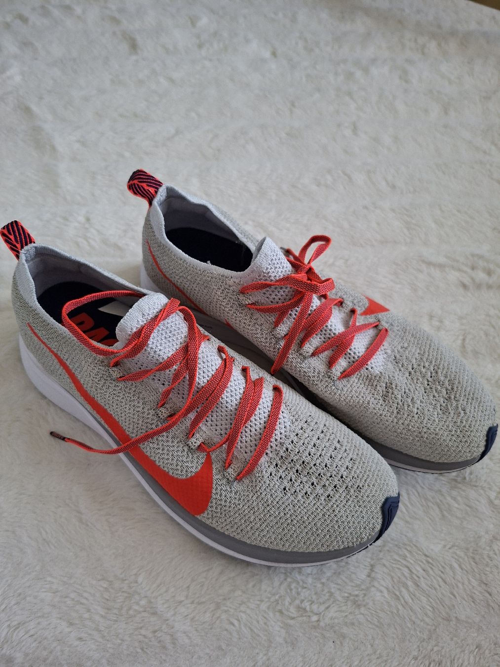 Nike Herrenschuhe: Nike Zoom Fly 44 Chaussures de coursGris/Orange – Gebraucht aus Renens VD von ser_j2fn 1