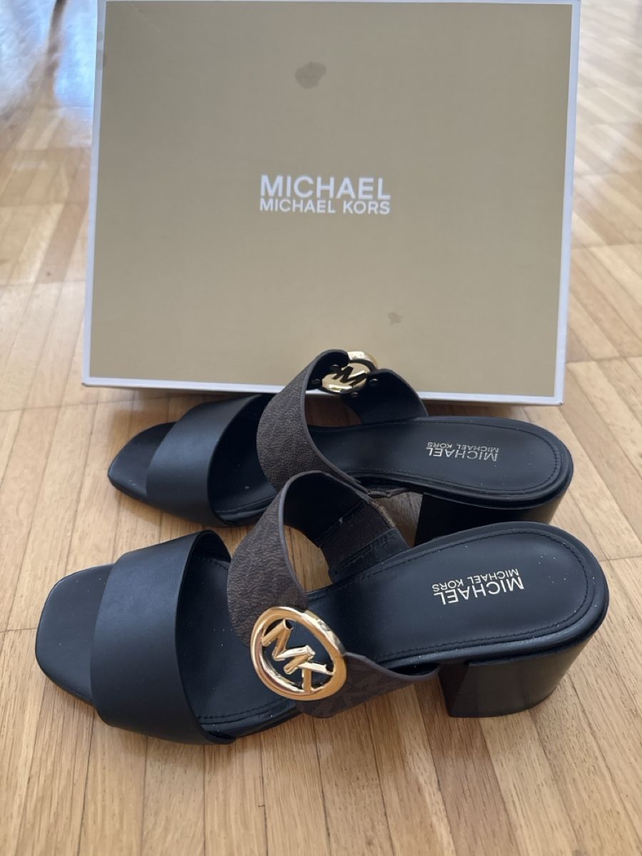 Chaussures femmes: Michael Kors Sandalen schwarz mit Logo – Neuf (Voir description) à Oensingen par SPV9182 2